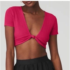 Alo Yoga Ribbed Notty Short Sleeve Crop Magenta Crush small